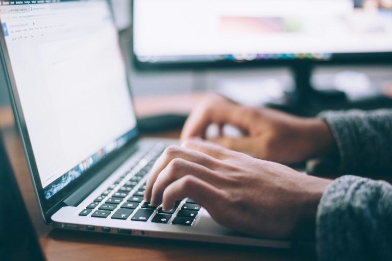 Kotimainen it-konsulttivälitysfirma: miten se helpottaa yrityksesi arkea?