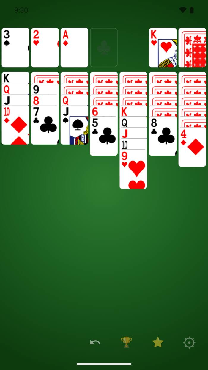 Klassik Solitaire -pelipöytä puhelimessa: pakka, maapinot, seitsemän saraketta ja alapalkin kumoa-painike